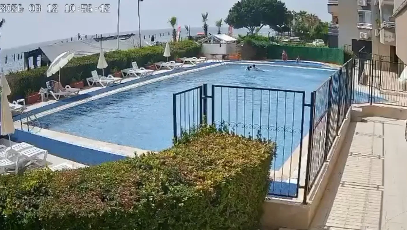 Mersin'de havuz faciasını görevli son anda önledi