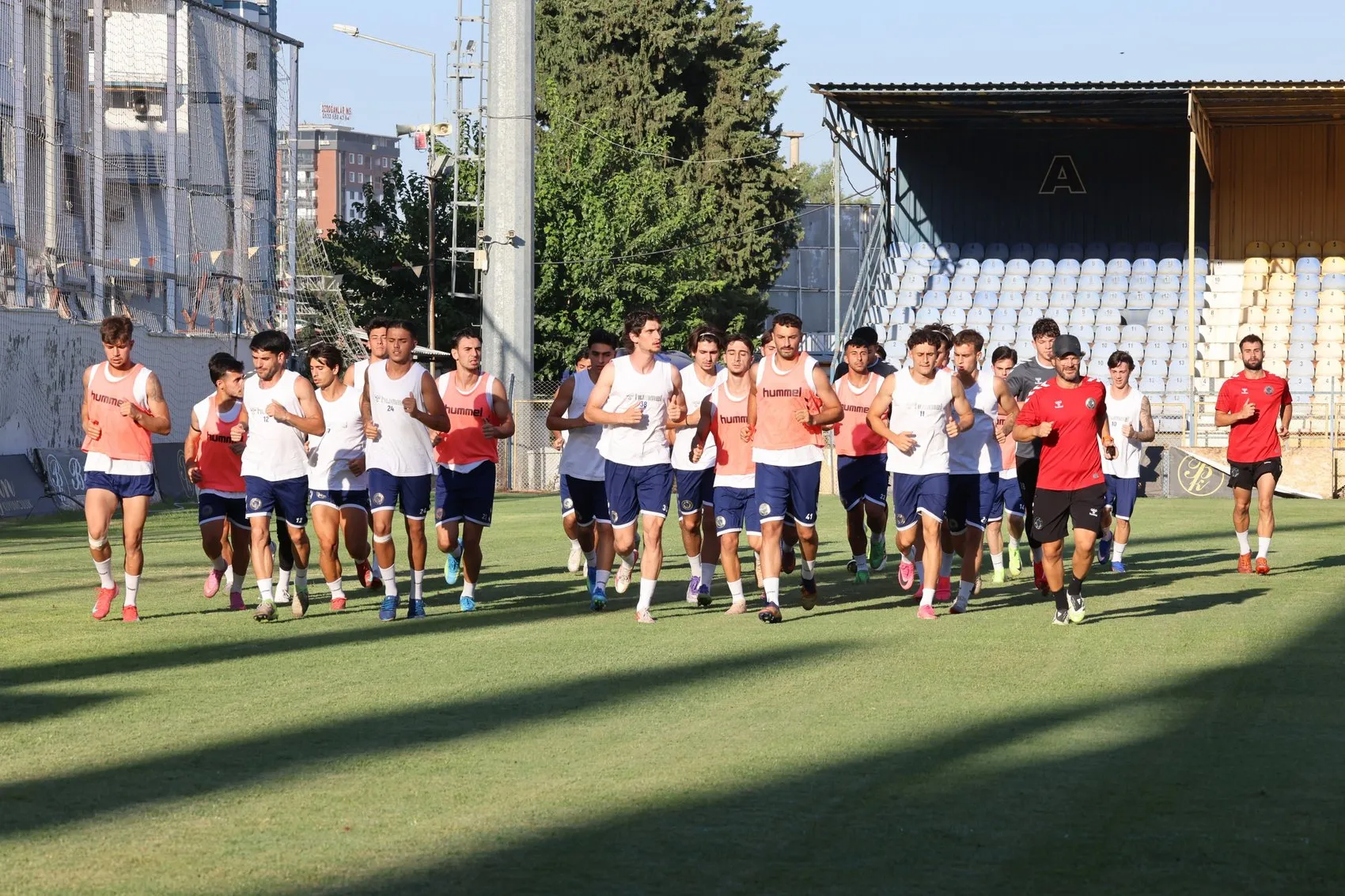 İzmir futbolunda yaprak dökümü sürüyor