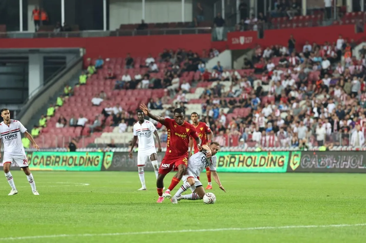 Samsunspor ve Göztepe gol düellosunda puanları paylaştı
