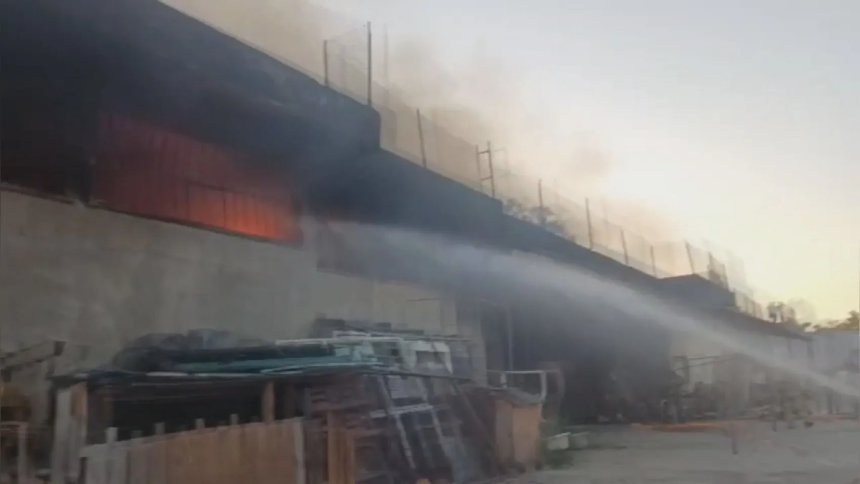 Silivri'de halı yıkama atölyesi küle döndü