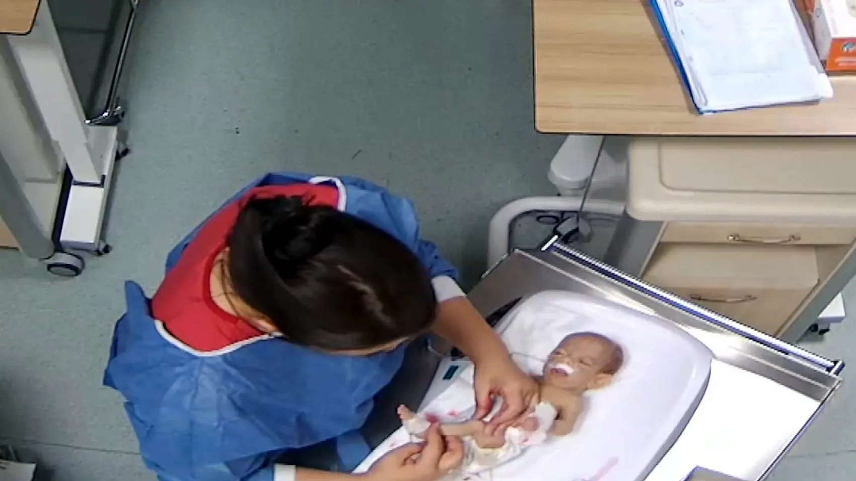 Kuvözde şiddet gören bebek davasında şaşırtan rapor