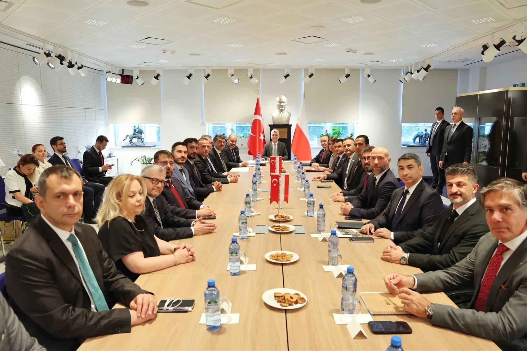 Ticaret Bakanı Bolat Polonya'da Türk iş dünyasıyla buluştu