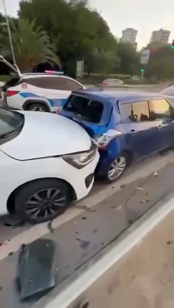 Sabahın ilk ışıklarında Kadıköy'de korkutan trafik kazası