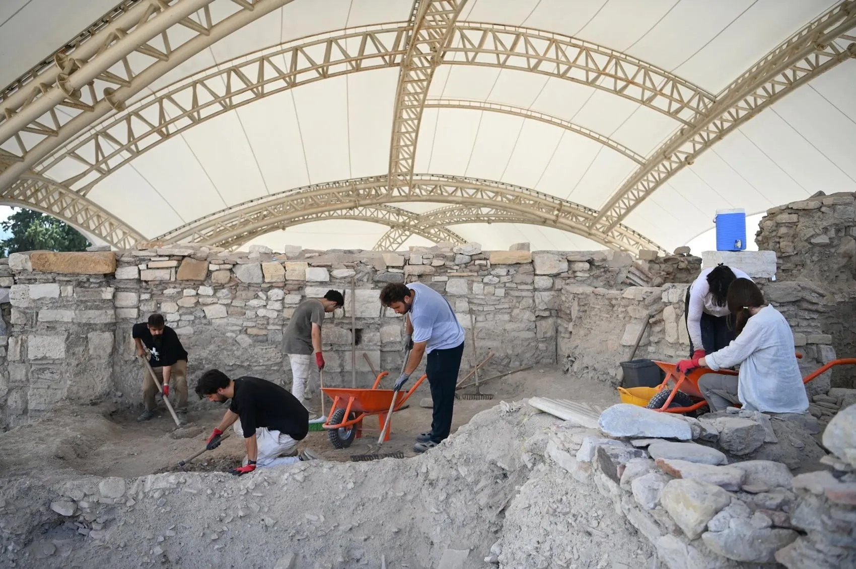Kuşadası Kadıkalesi’nde 5 bin yıllık gizemli tarih gün yüzüne çıkarılıyor