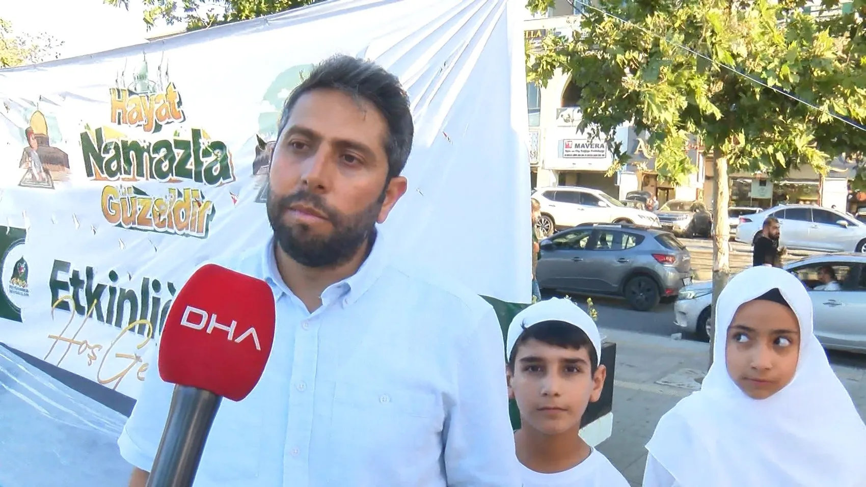 Başakşehir’de yüzlerce çocuk namaz eğitimi sonrası bir araya geldi