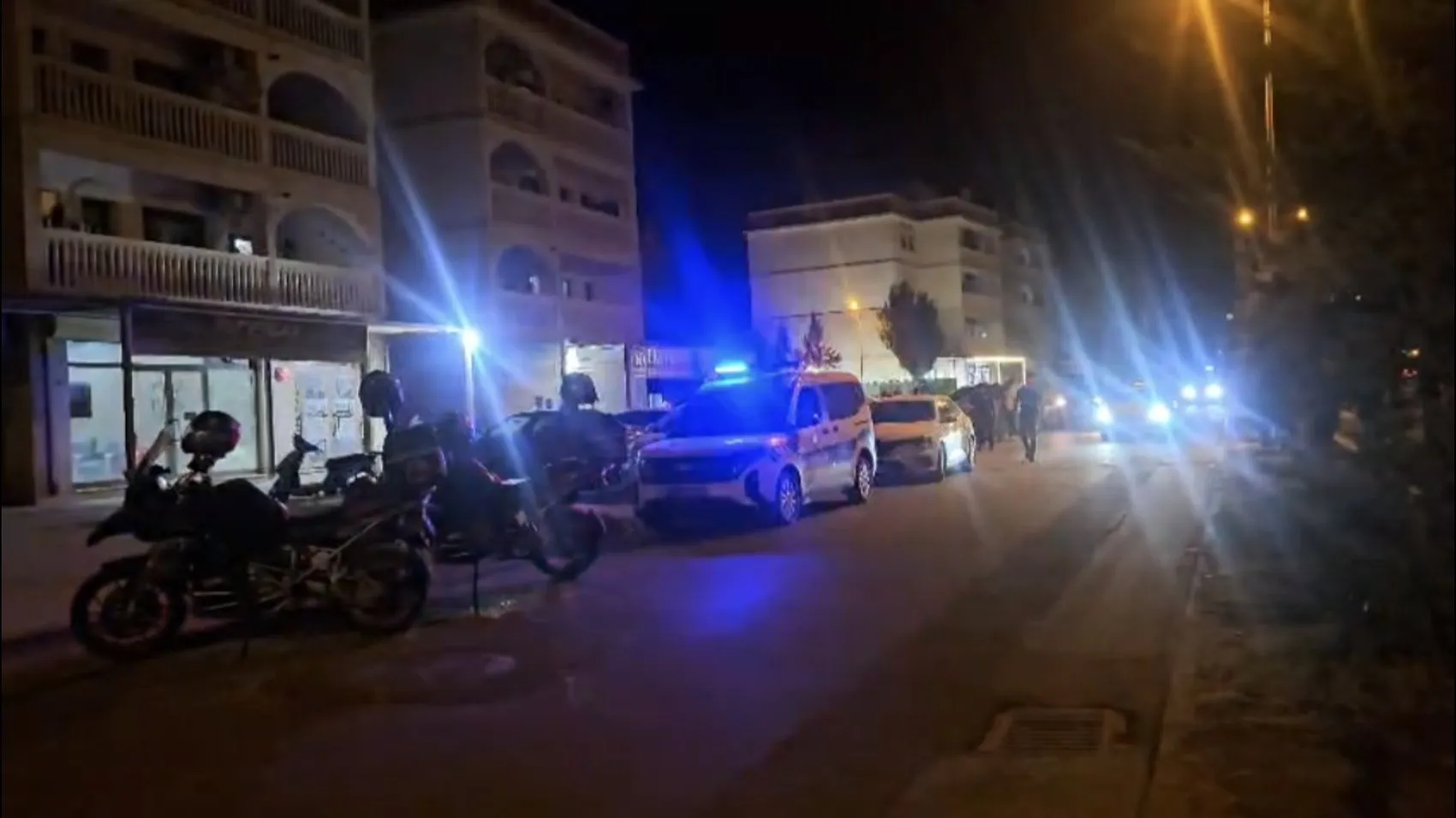 Motosikletli maskeli iki kişi Nusaybin'de dükkanı taradı
