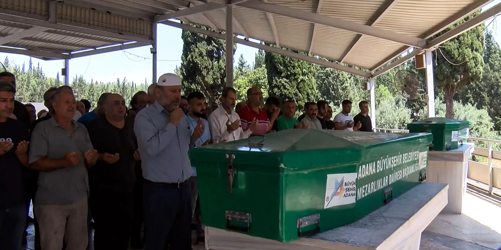 Adana'da borç kavgası kanlı bitti Baba ve oğlu toprağa verildi