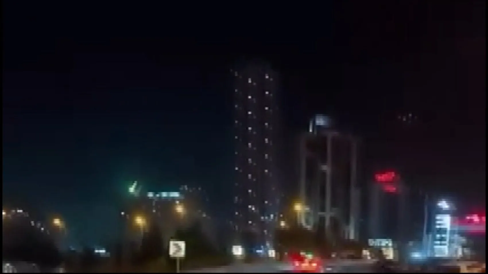 İstanbul semalarında geceyi aydınlatan göktaşı paniği