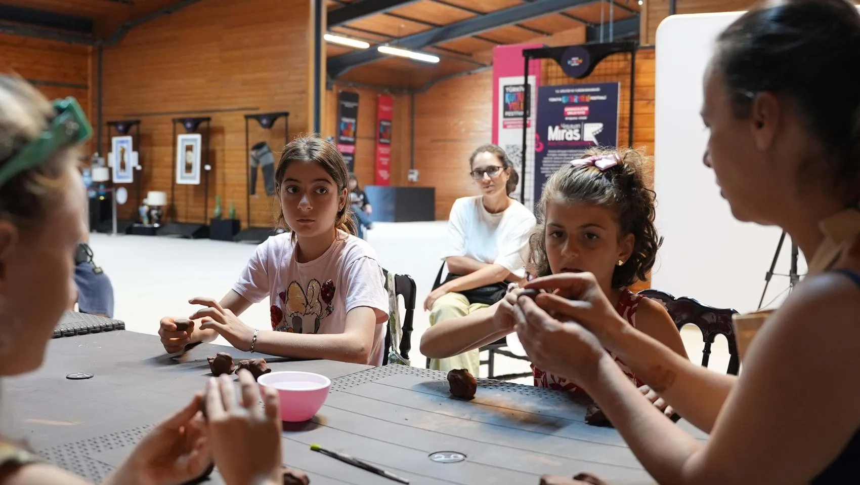 Çanakkale'de kültür şöleni: Miniklerin neşesi festivale damga vurdu