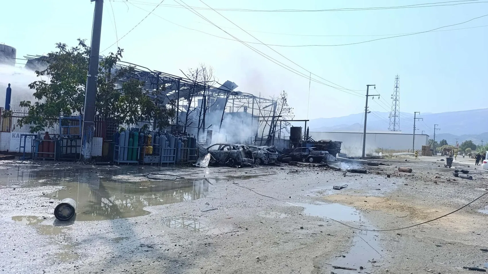 Salihli'deki sanayi bölgesinde bulunan oksijen tesisinde patlama yaşandı