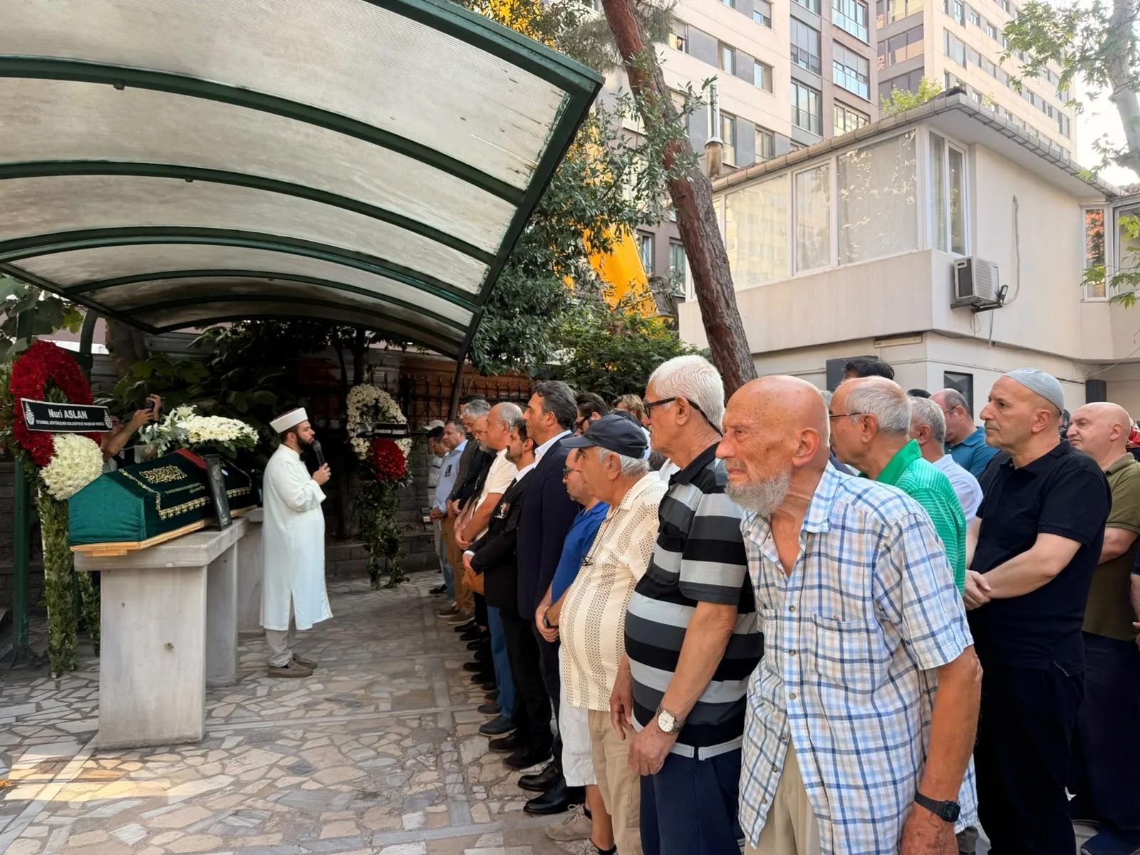 Türk tiyatrosunun çınarı Can Kolukısa veda etti