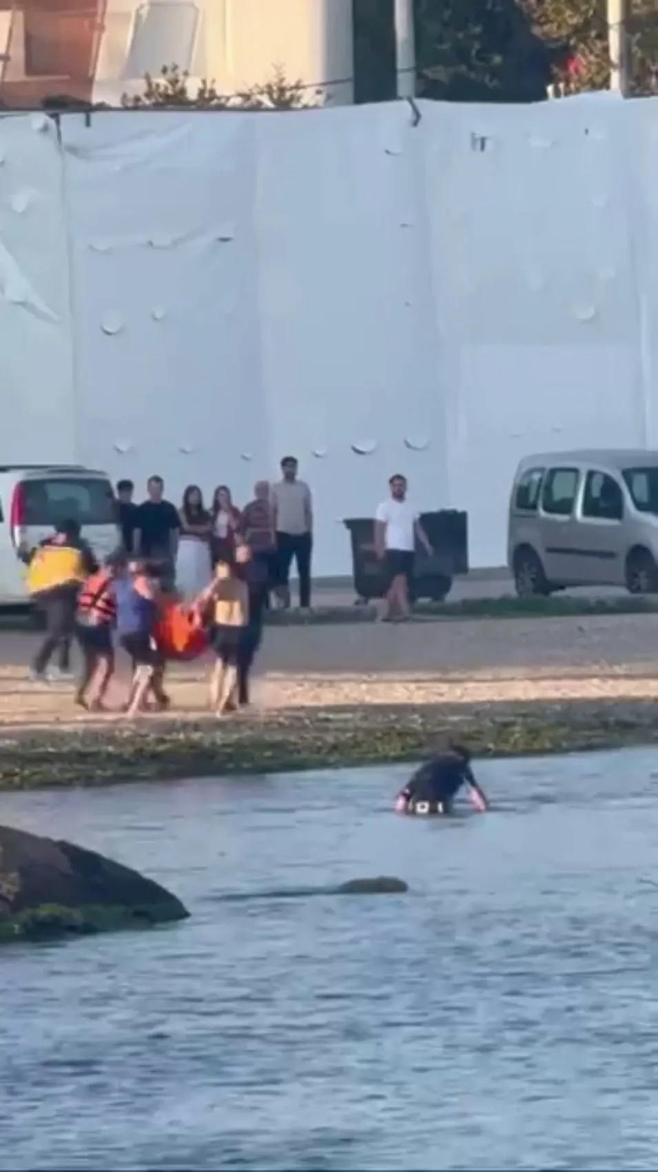 Darıca sahilinde yüzen bir kişi boğulma tehlikesi yaşadı