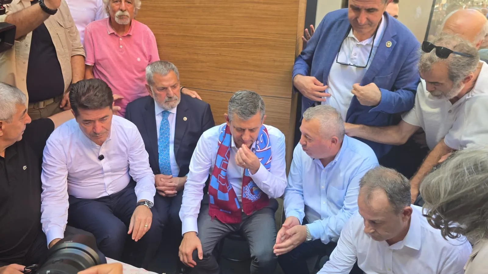 Özgür Özel Trabzon sokaklarında iktidar mesajı verdi