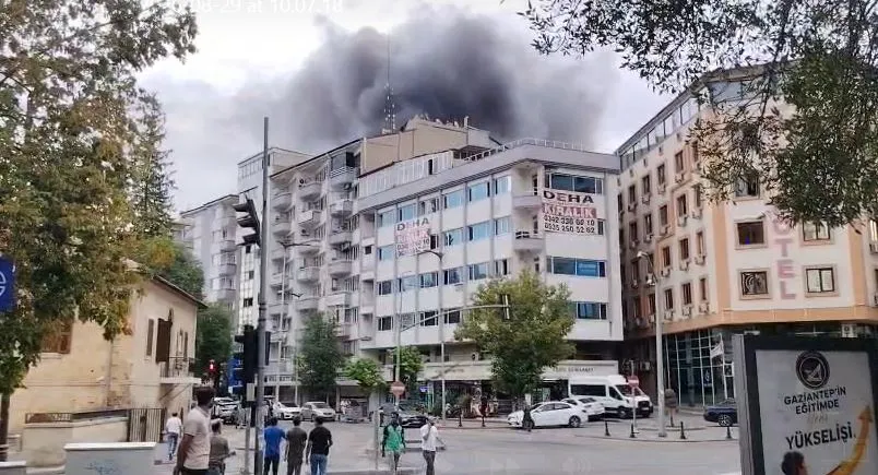 Şahinbey'de sabah mesaisi Restoran alevlere teslim oldu