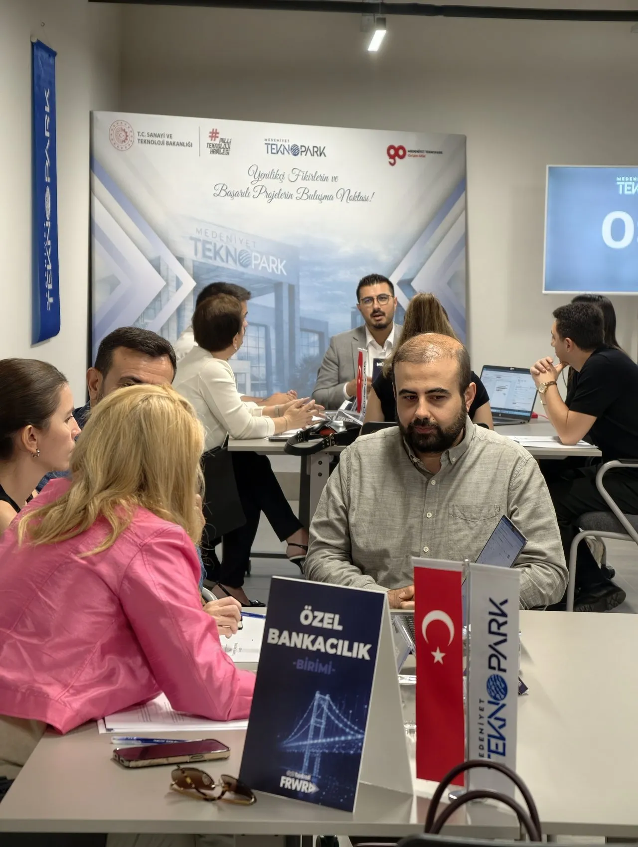 Bankalar ve teknoloji girişimleri ortak gelecek için masaya oturdu
