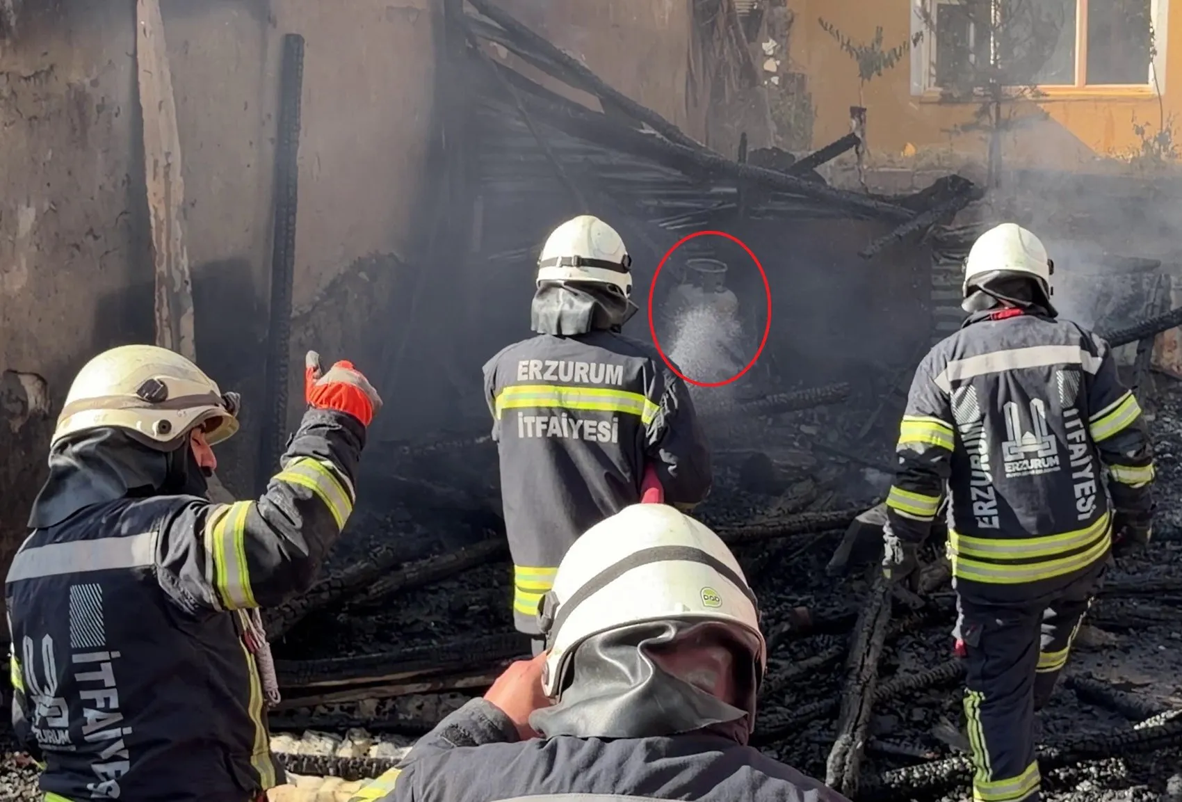Erzurum'da garaj yangını paniği