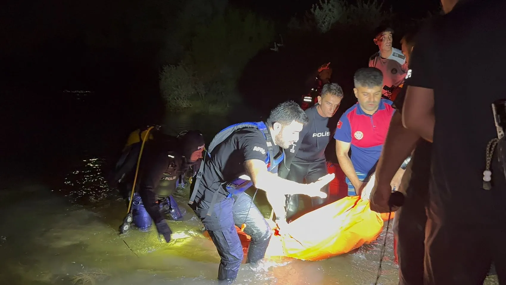 Bingöl’de nehir sularına kapılan gençten acı haber geldi