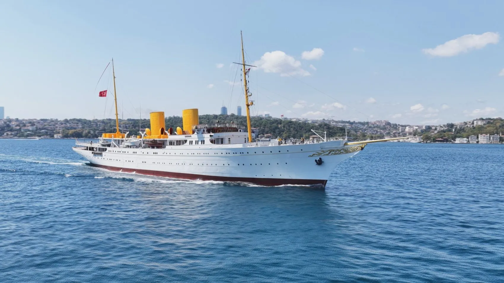 Atatürk'ün mirası Savarona Boğaz'da demirledi