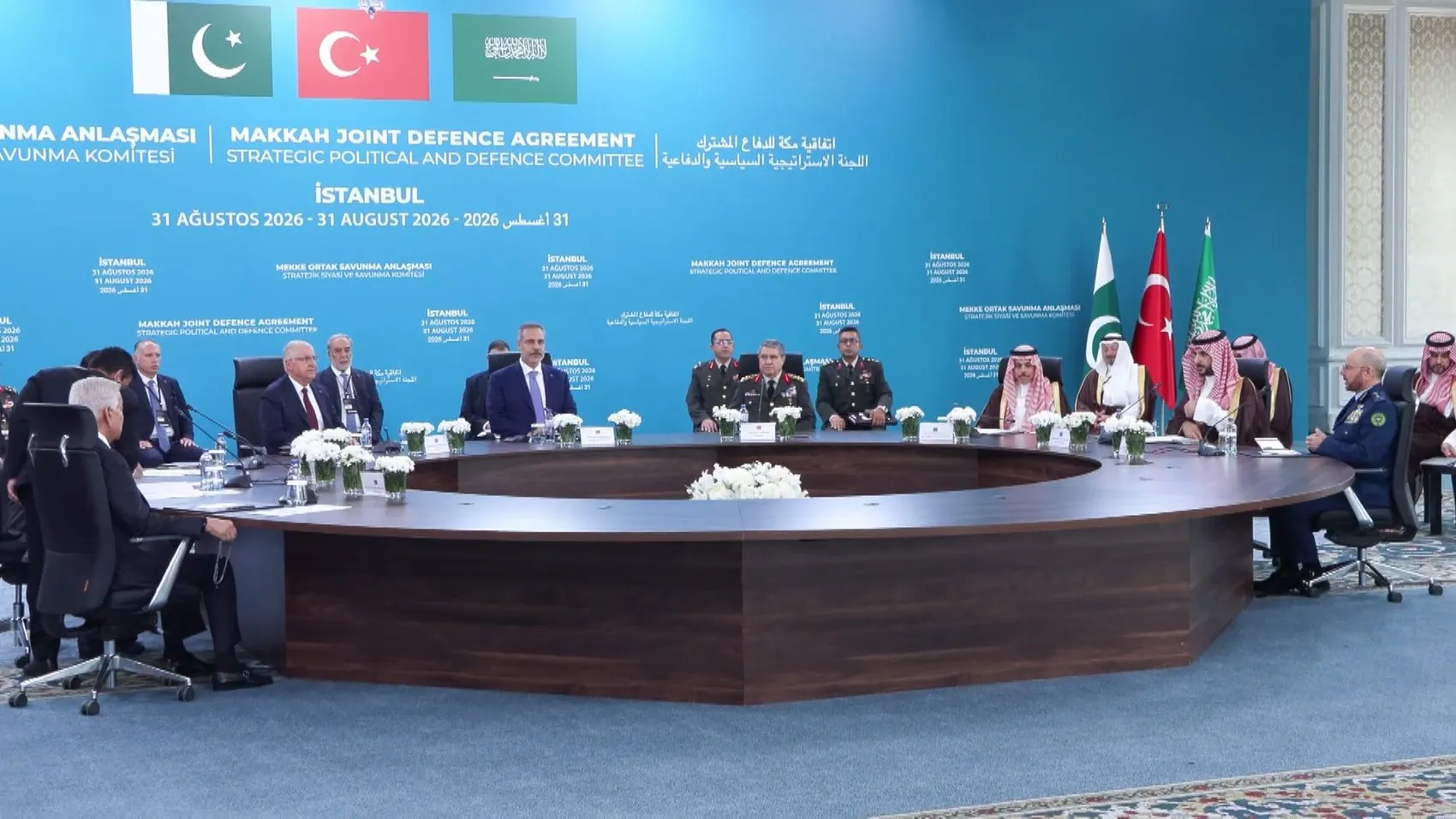 İstanbul'da kritik zirve: Üç ülke bölgesel güvenlik için masaya oturdu