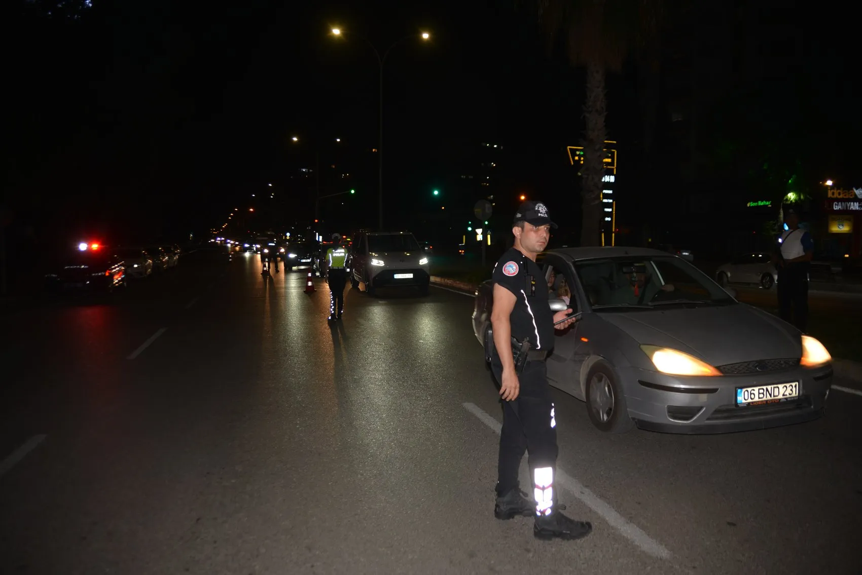 Adana'da dev güvenlik operasyonu 1615 polis sahada, 35 aranan yakalandı