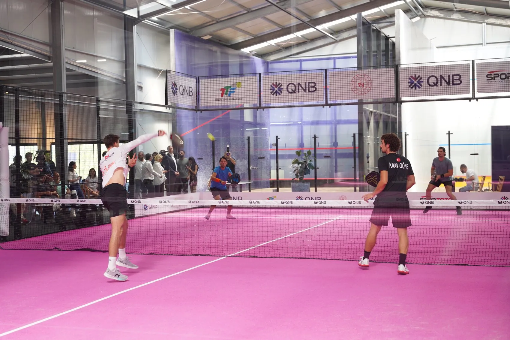 Türkiye’nin ilk Padel şampiyonları kupalarına kavuştu