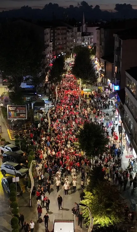 Bolu sokakları 30 Ağustos coşkusuyla aydınlandı