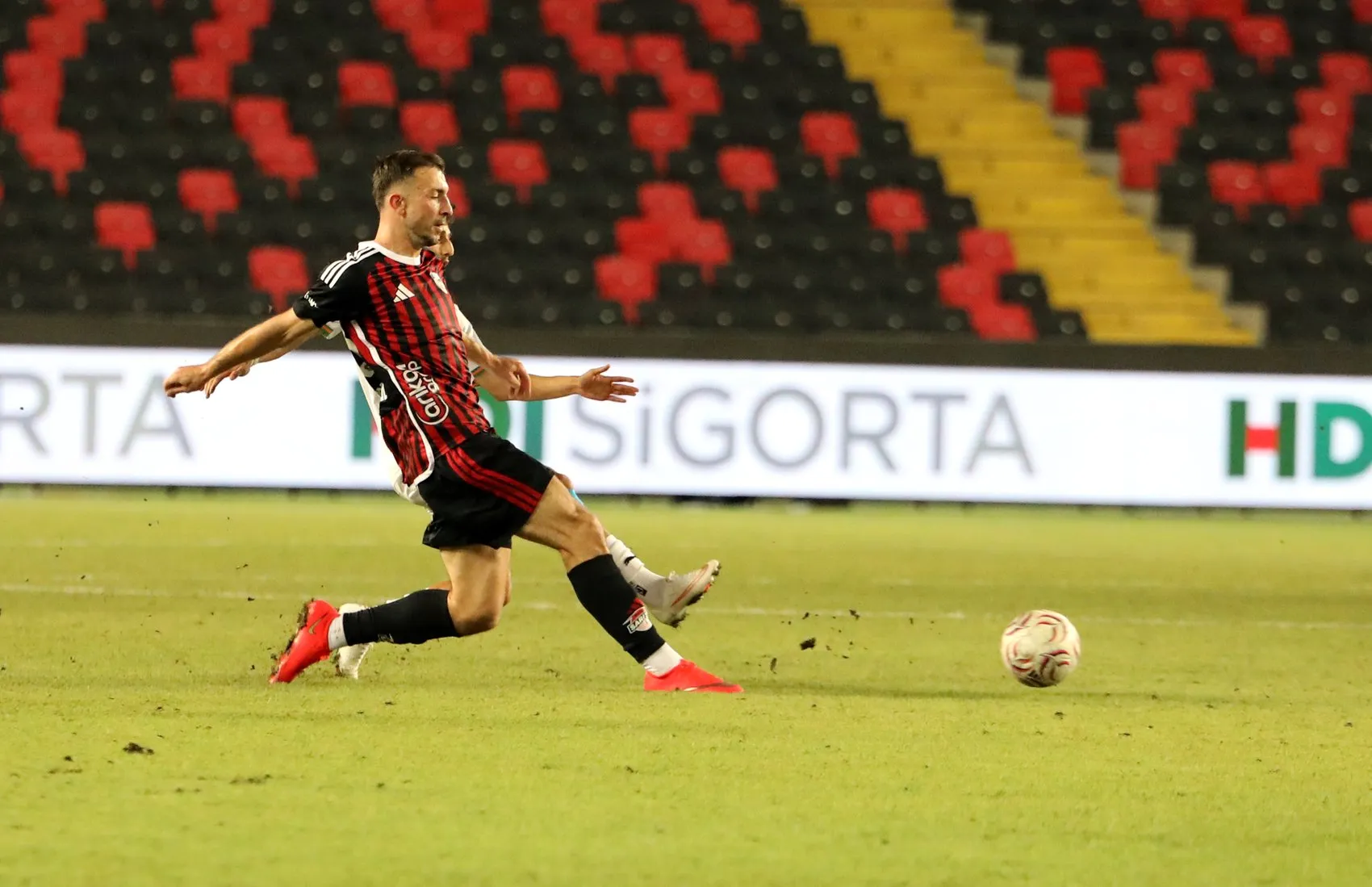 Gaziantep FK sahasında puanı paylaştı