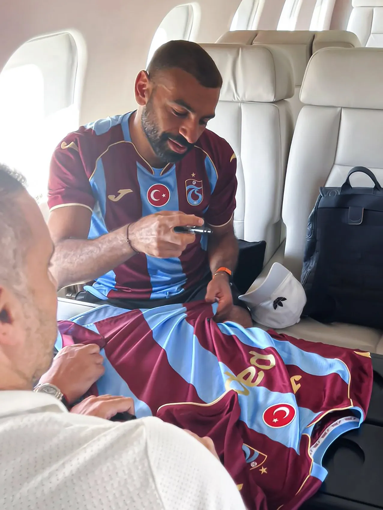 Mohamed Salah Trabzonspor formasını sırtına geçirdi