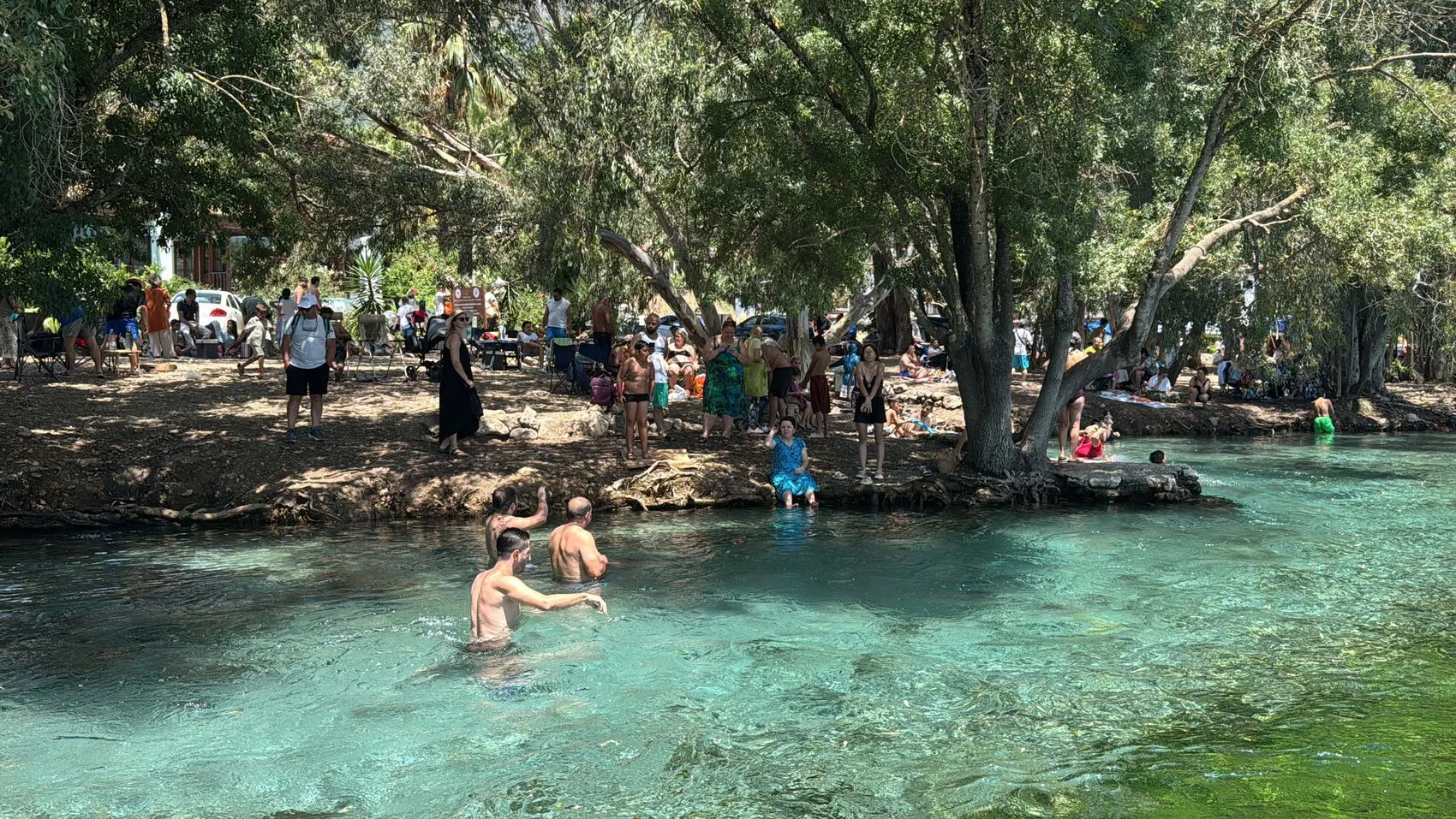 Akyaka Kadın Azmağı doğal akvaryum olarak büyülüyor