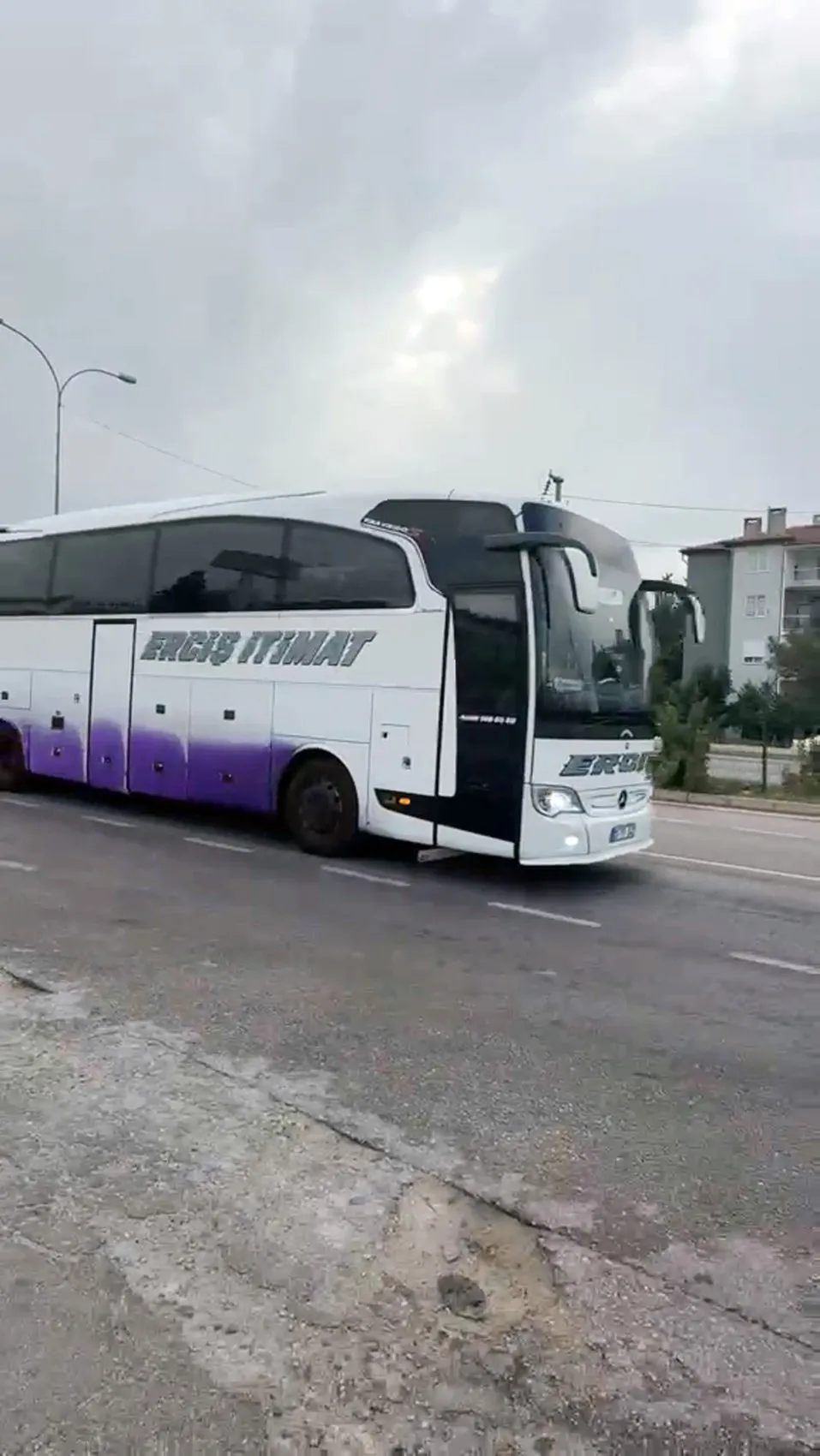 Afyon’da araçları mora boyayan kimyasal sızıntıya soruşturma açıldı