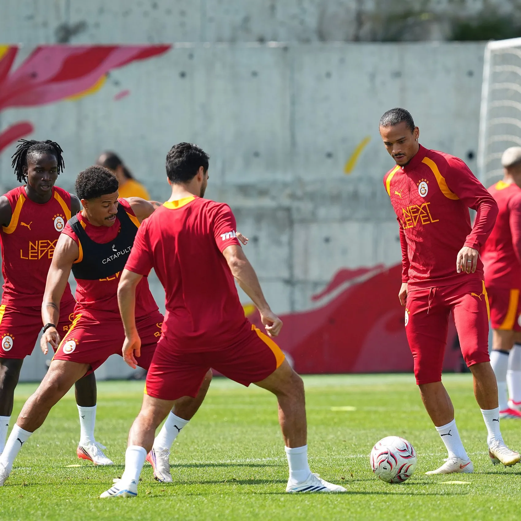 Okan Buruk'un öğrencileri Göztepe mesaisinde ter döktü