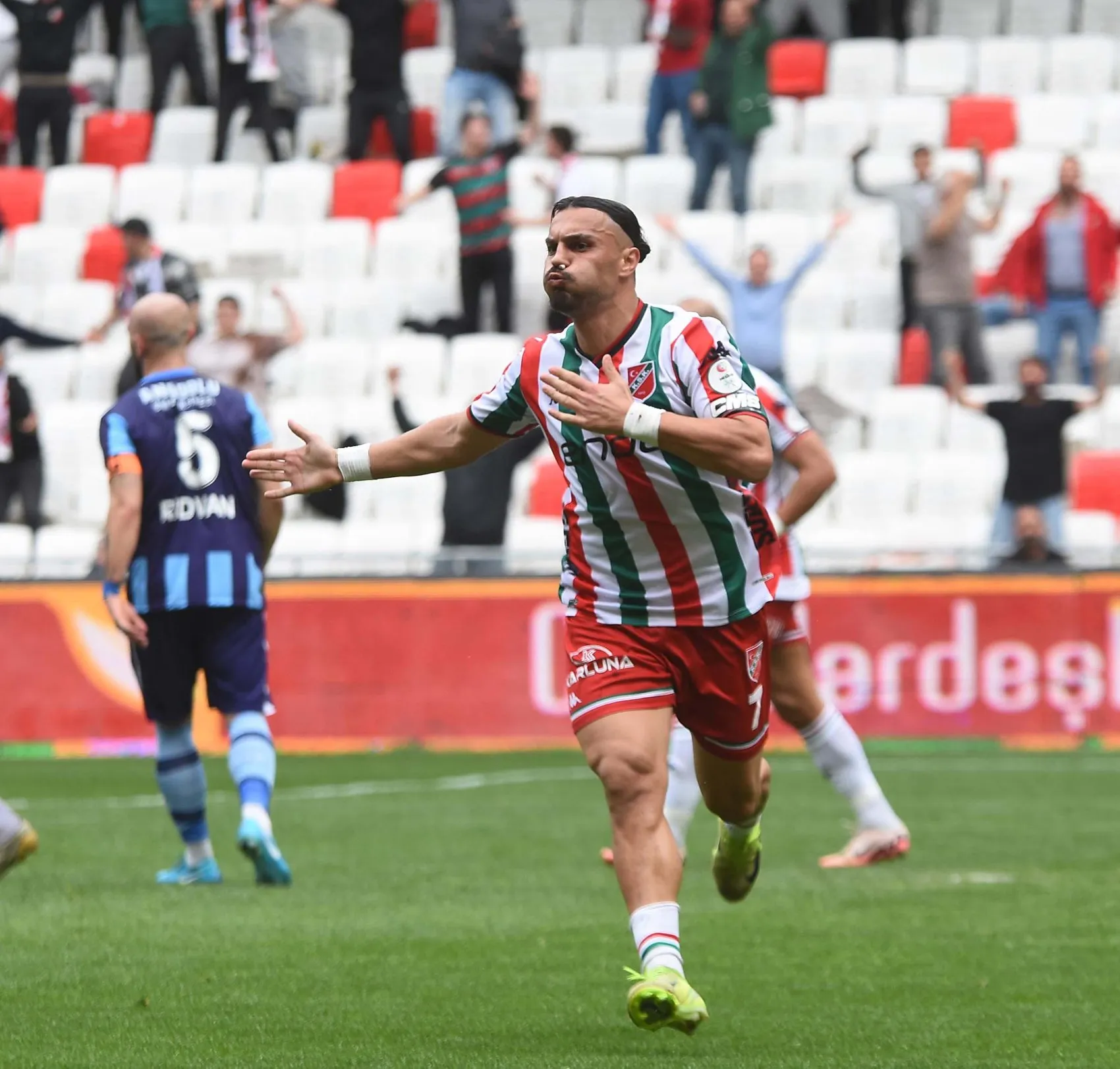 Karşıyaka'da Erol Zöngür için zaman daralıyor: Sahalara dönüş hayali TFF'nin kararına bağlı