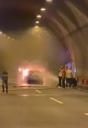 Bolu Dağı Tüneli trafiğini yakan araç yangını