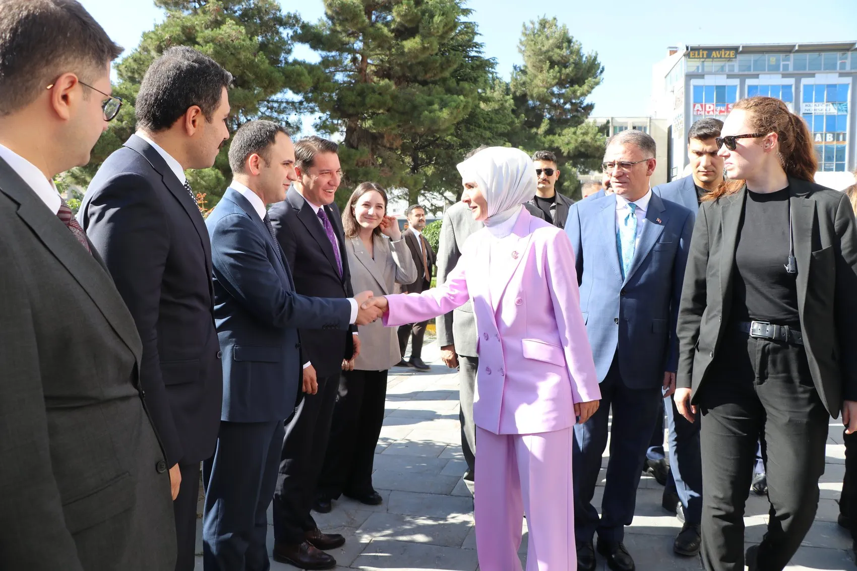 Bakan Göktaş Van’da sosyal destek projelerini yerinde inceledi