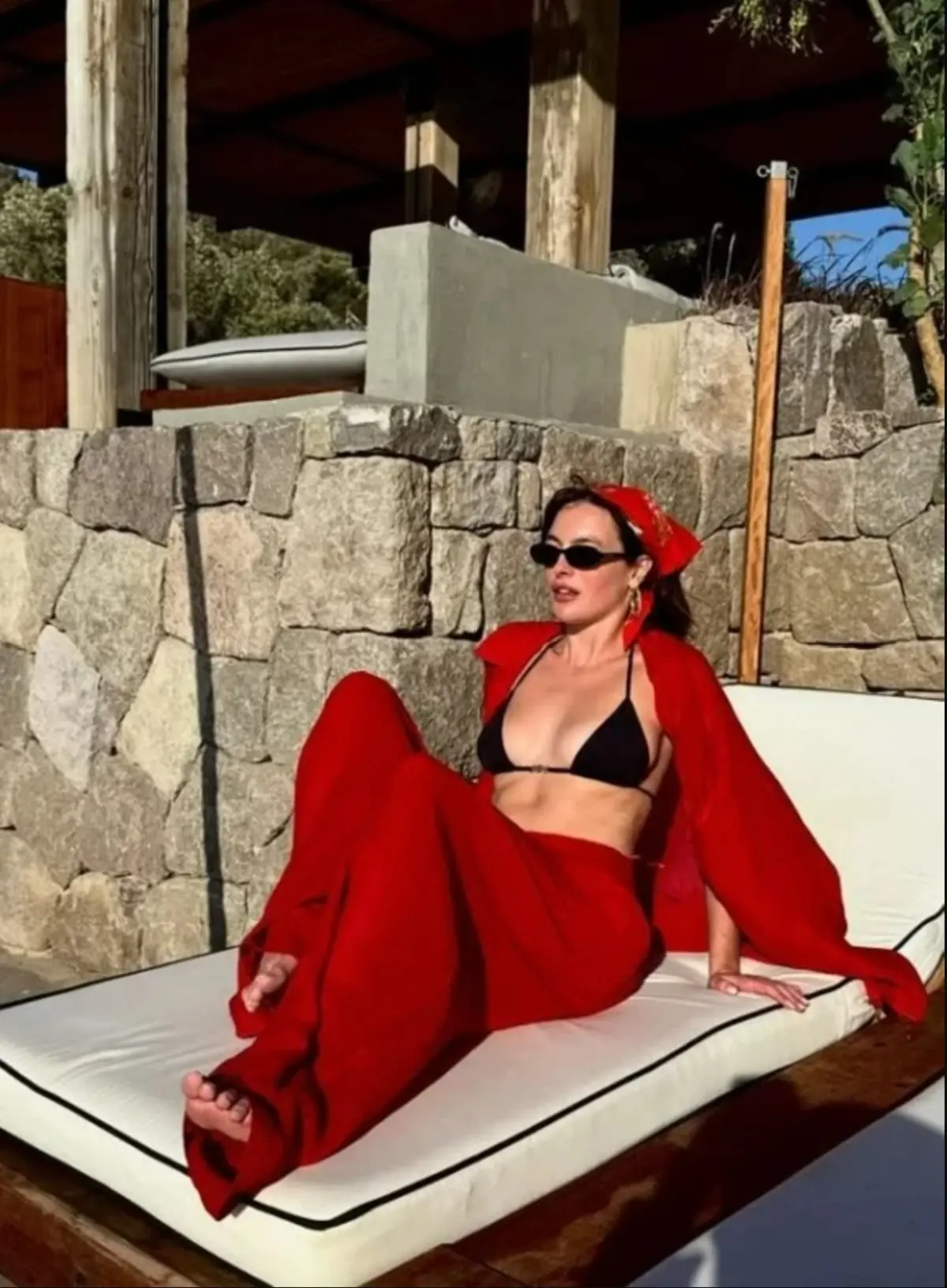Melis Sezen’den ayna karşısında cesur tatil pozu: Beğeni yağdı 1