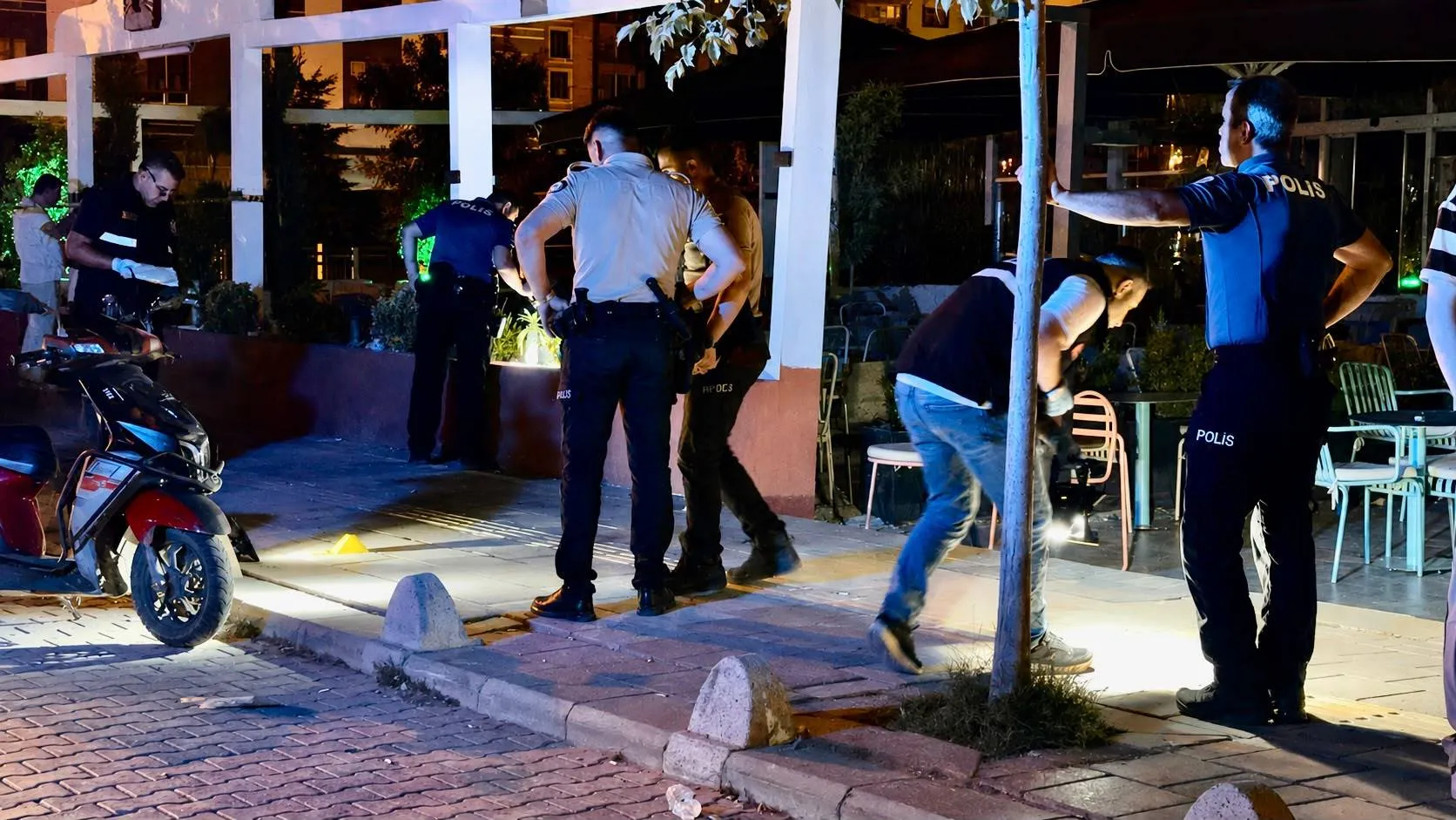 Malatya’da kafe işletmecisine otomobilden ateş açıldı
