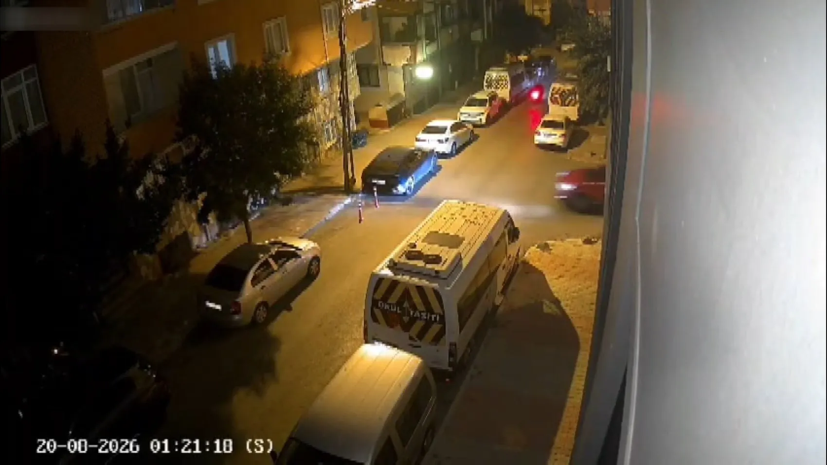 Sultangazi'de gece vakti otomobile kurşun yağdırdılar
