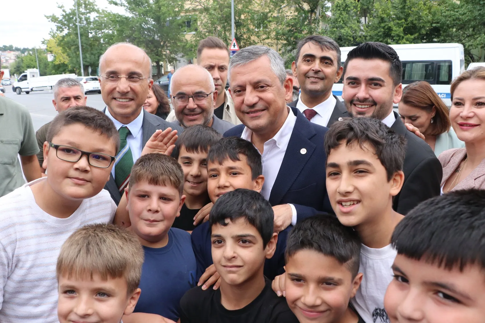 Kayseri'de esnaf buluşmasında konuşan Özel Kısır çekişmelere değil, ekmek kavgasına odaklanacağız