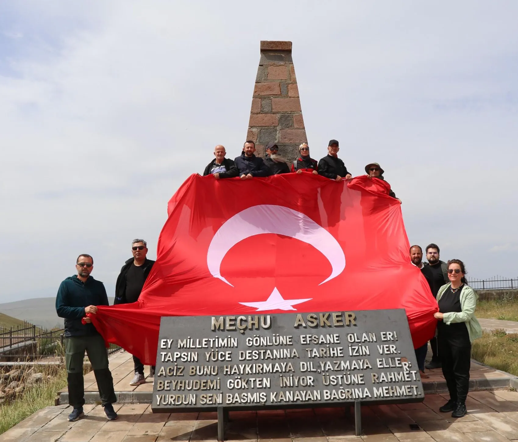 Erzurum'da 30 Ağustos coşkusu: Allahuekber Dağları'nda duygusal anlar