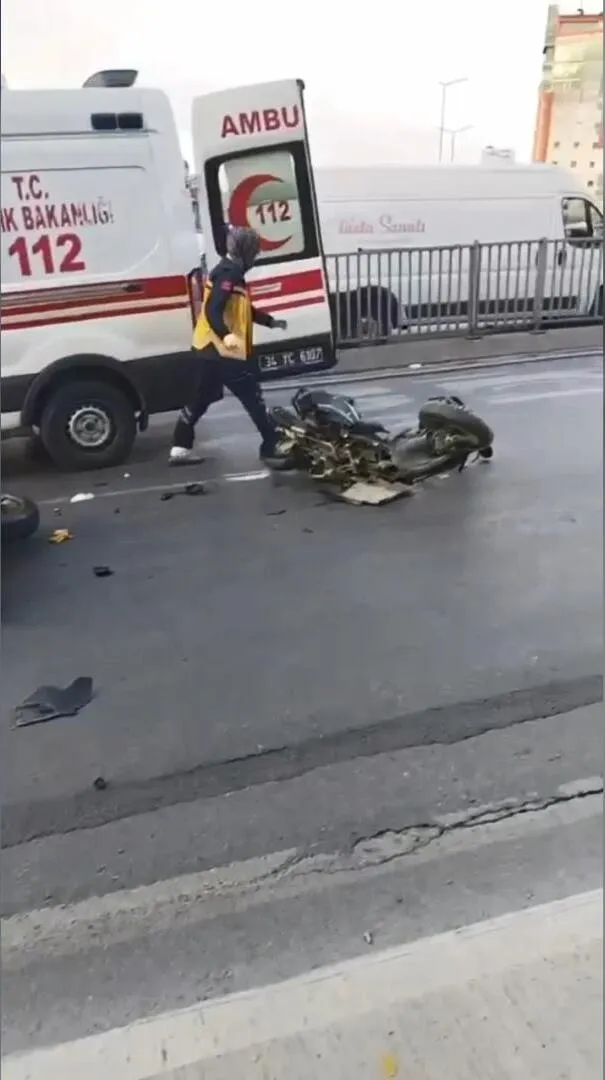 Başakşehir'de sabah trafiğinde motosiklet dehşeti: Bir kişi olay yerinde can verdi