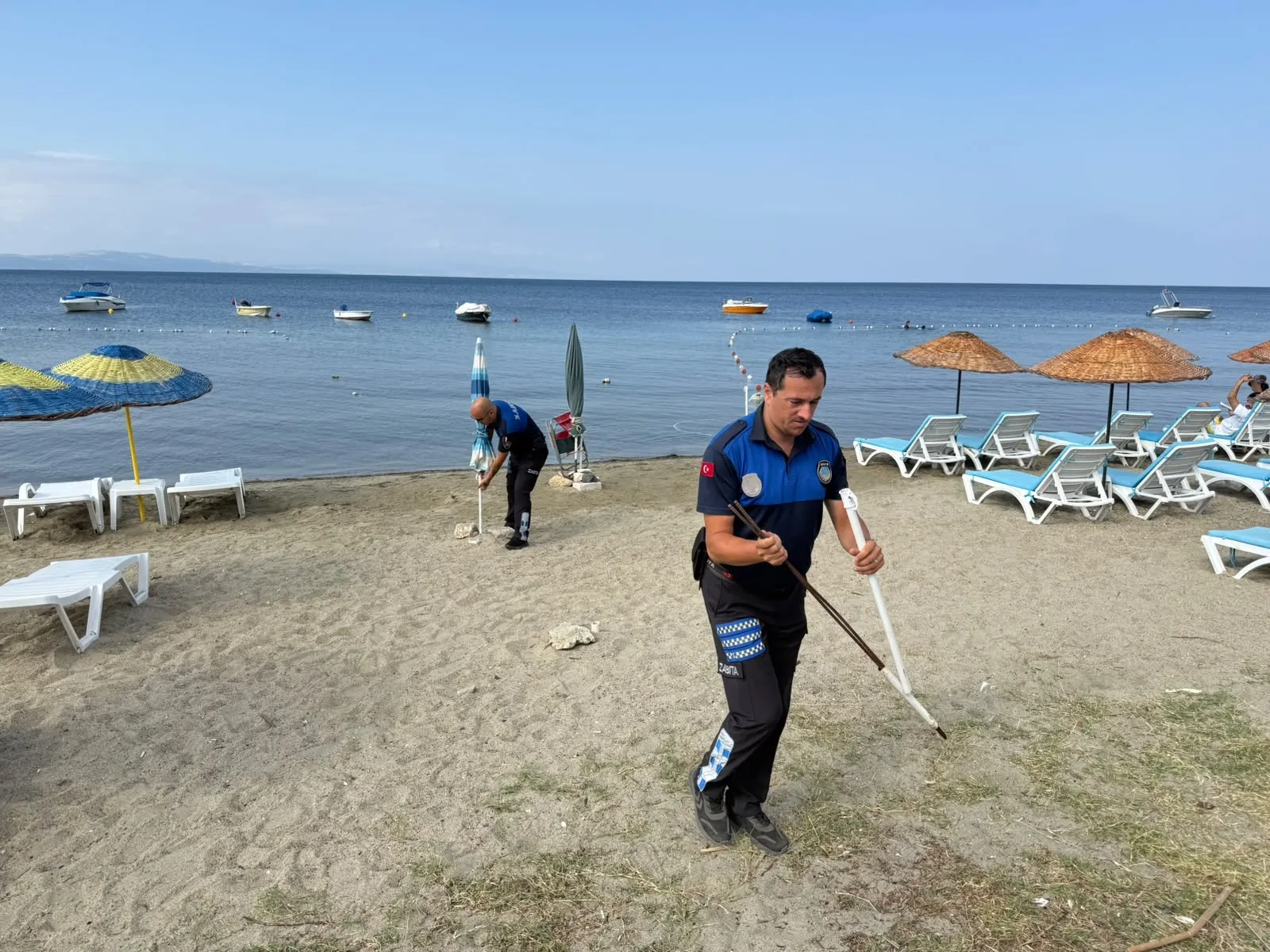 Erdek plajlarında zincirli yer tutma dönemine zabıta son verdi