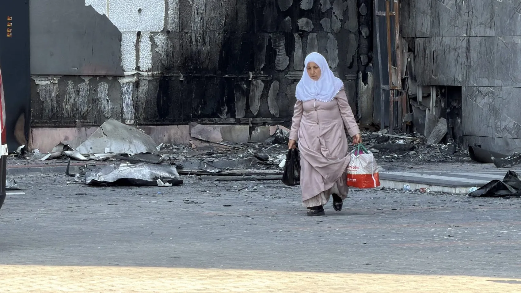 Diyarbakır'daki plazada gece yangını Hasar sabah ortaya çıktı