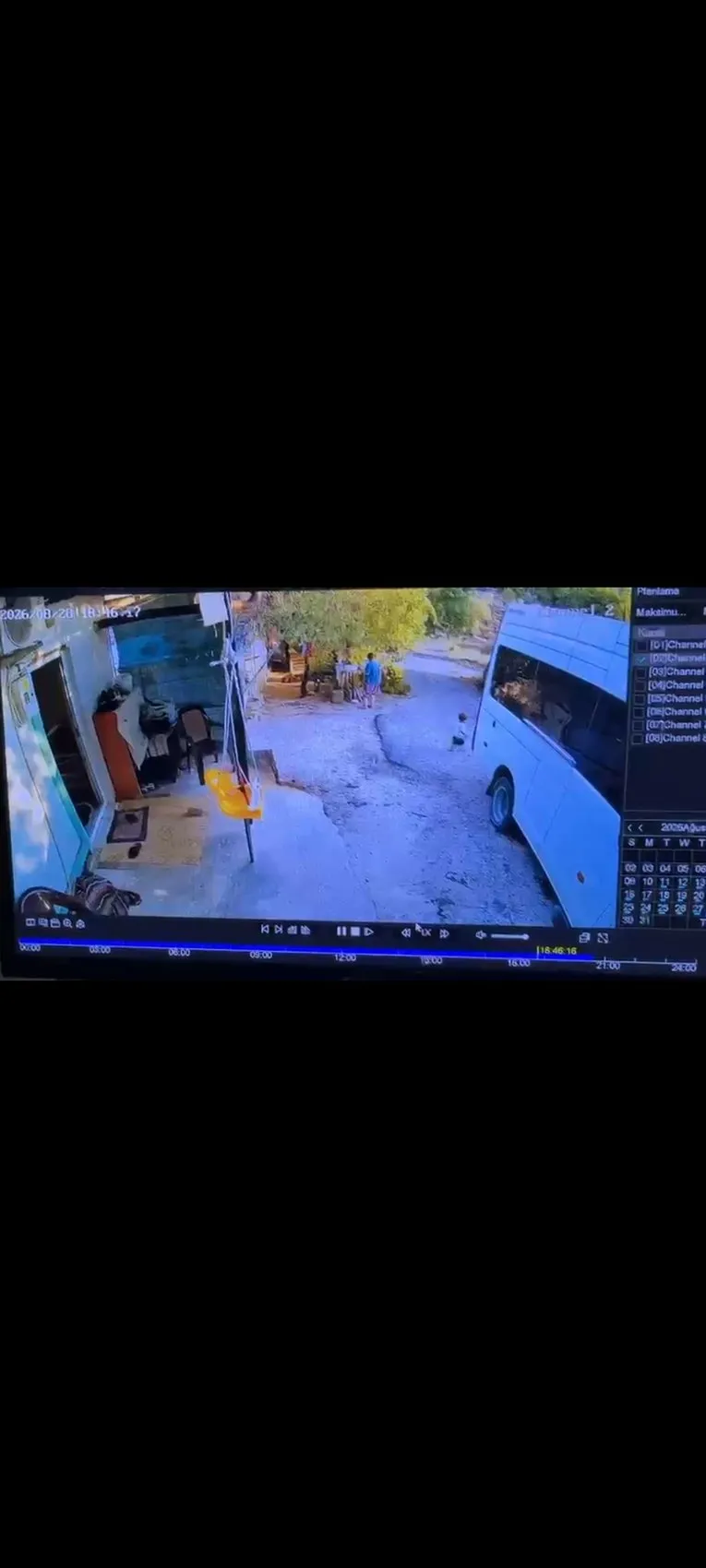 Serik'te acı kaza Geri manevra yapan minibüs 1,5 yaşındaki oğlunu ezdi