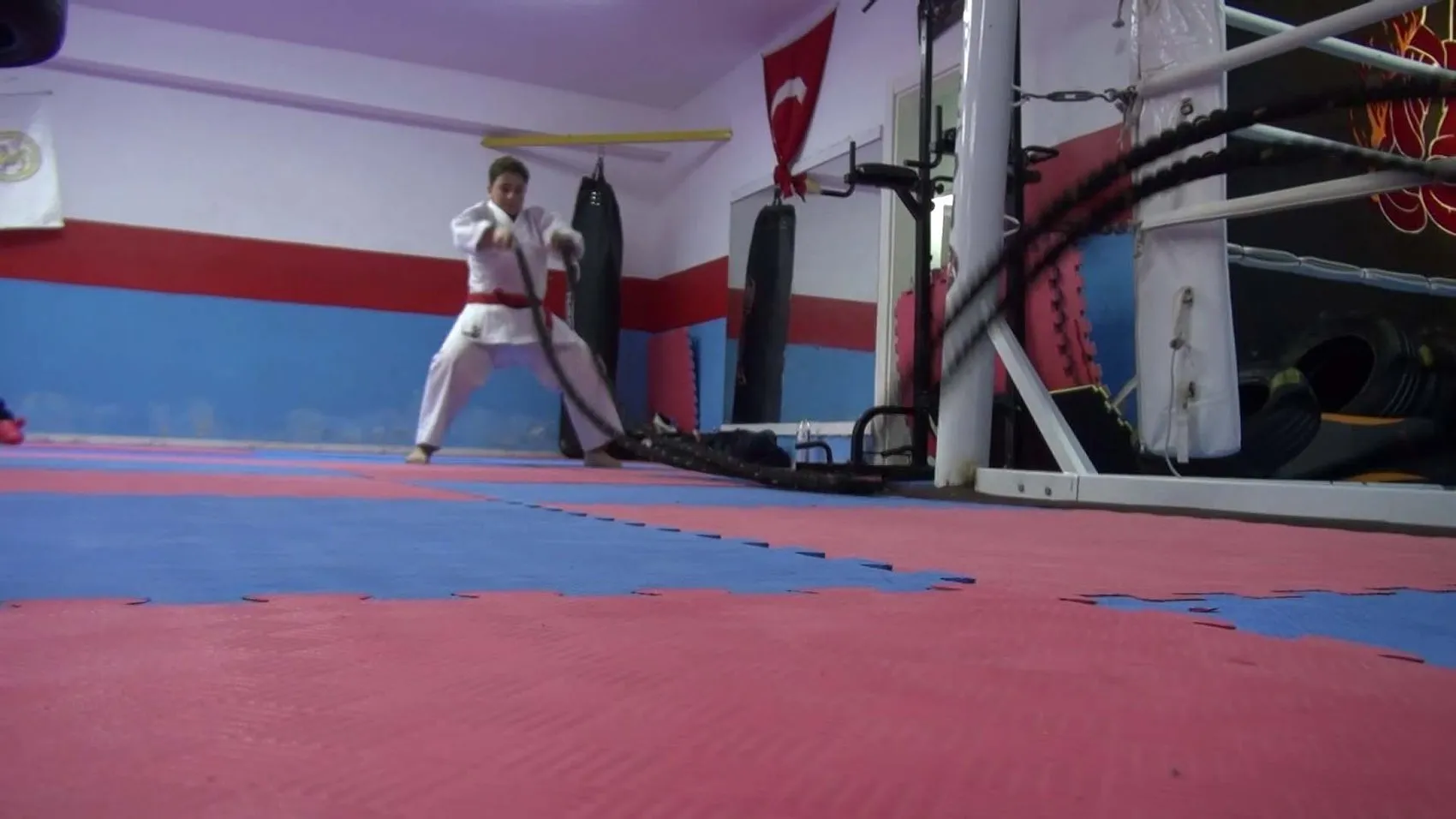Hataylı genç karateci dünya şampiyonluğu için mindere çıkıyor