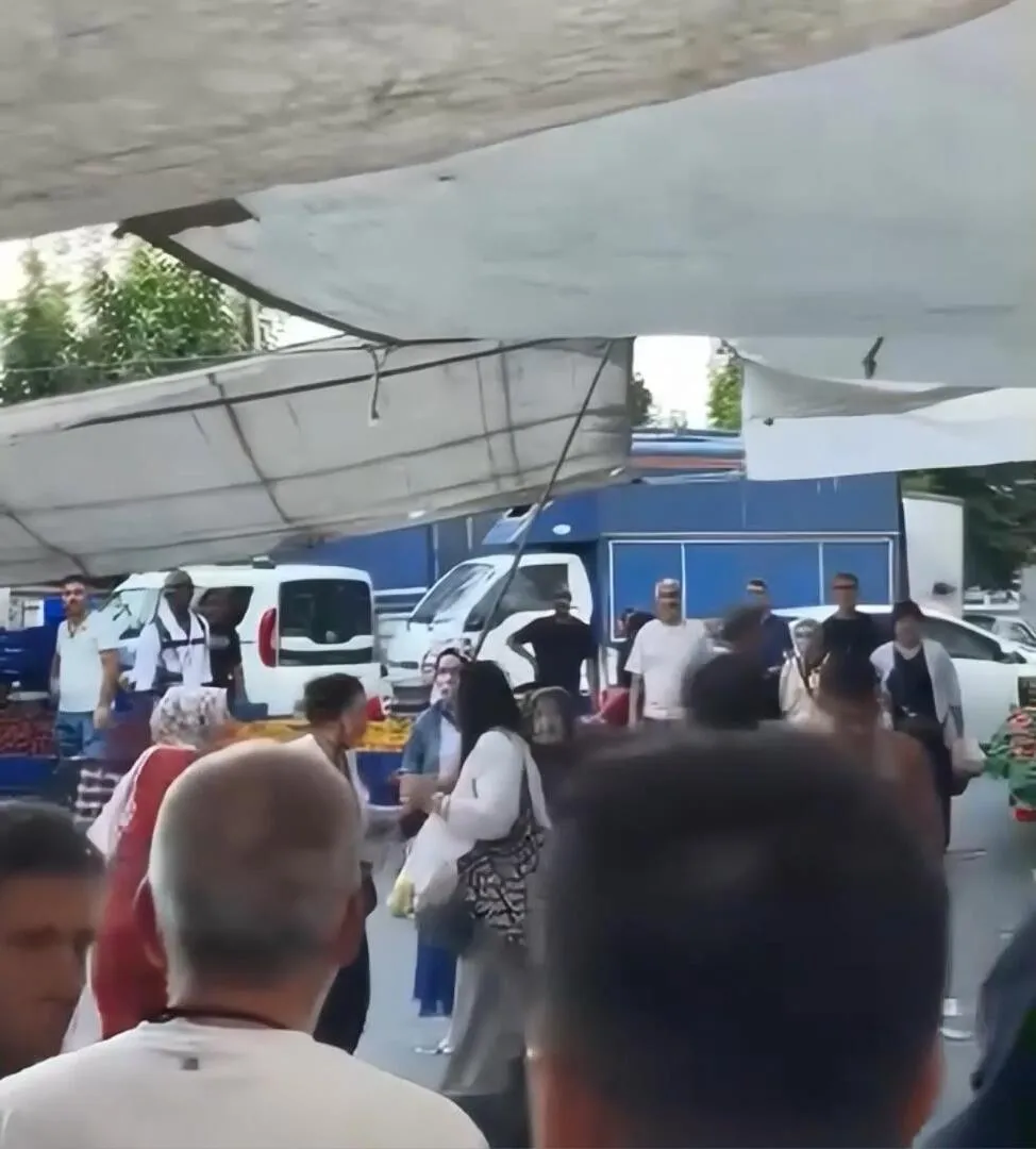Beyoğlu pazarında meyve seçme kavgası Esnaf tutuklandı