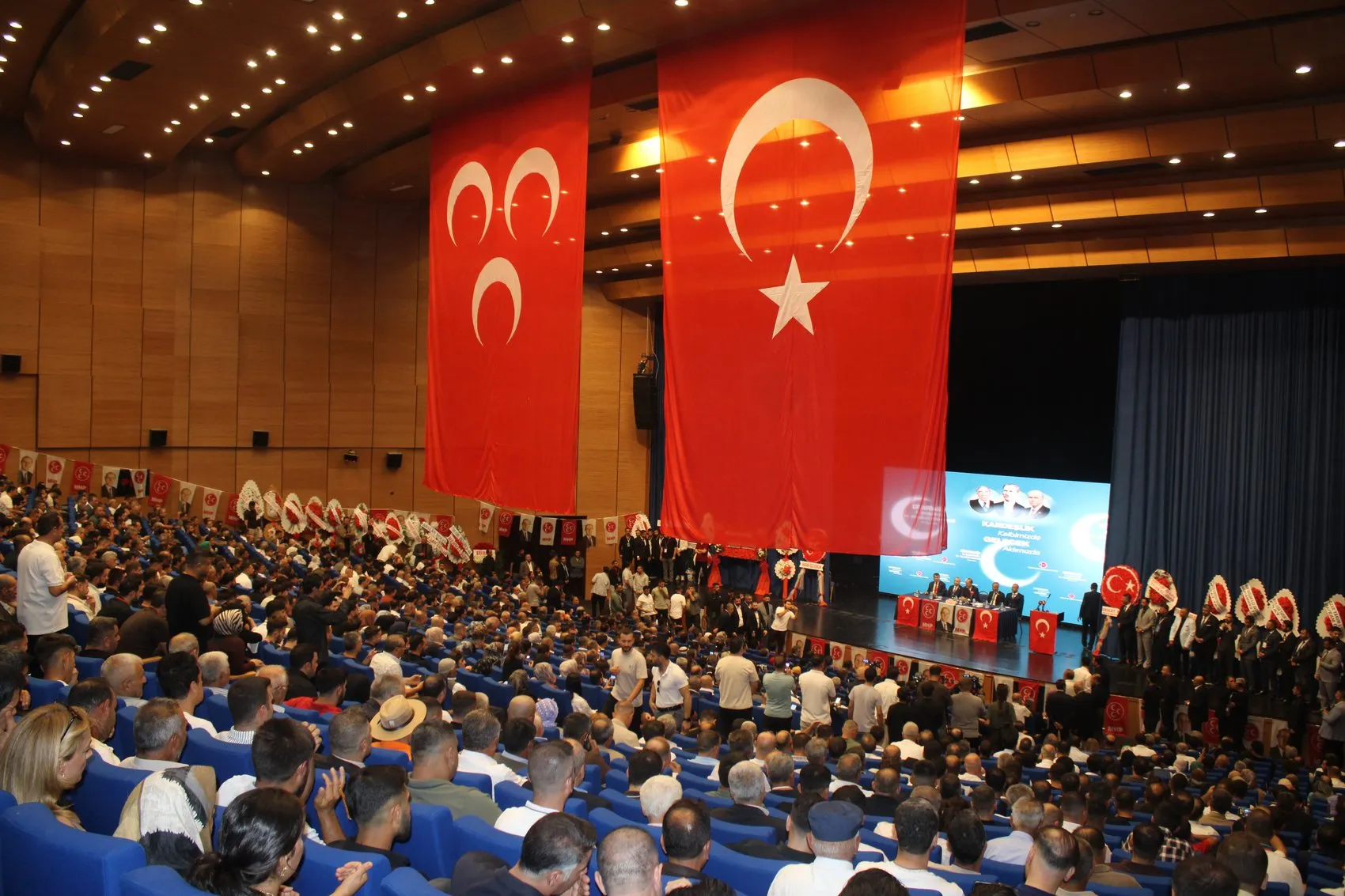 MHP Diyarbakır'da kongresini yaptı Osmanağaoğlu'ndan 'kapılar içinde kapılar' vurgusu