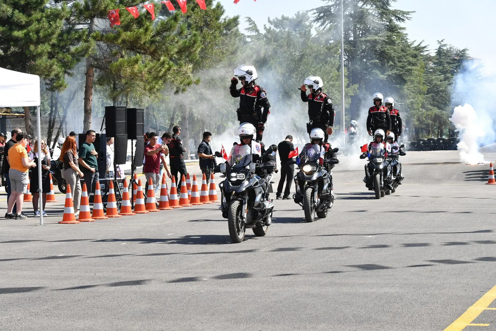 Ankara sokaklarında güvenliği sağlayacak 67 yeni yunus polisi göreve başladı