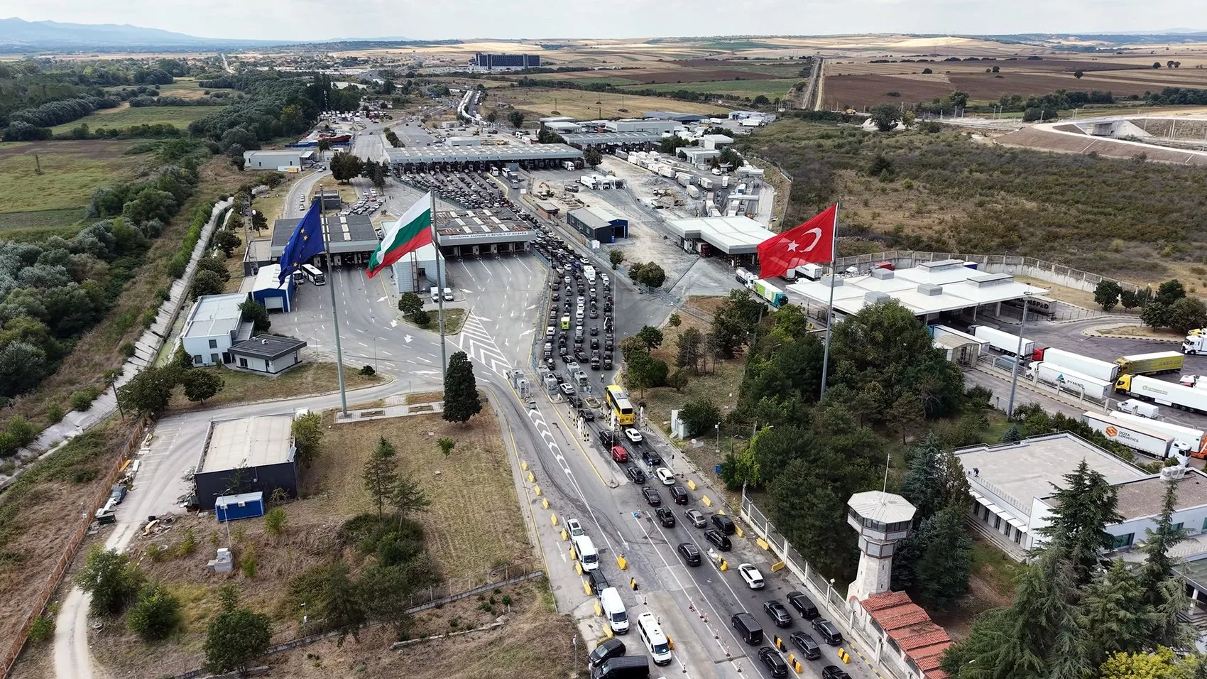 Edirne'de gurbetçi dönüşünde Kapıkule'den 5 bin 587 araçla son 3 yılın rekoru