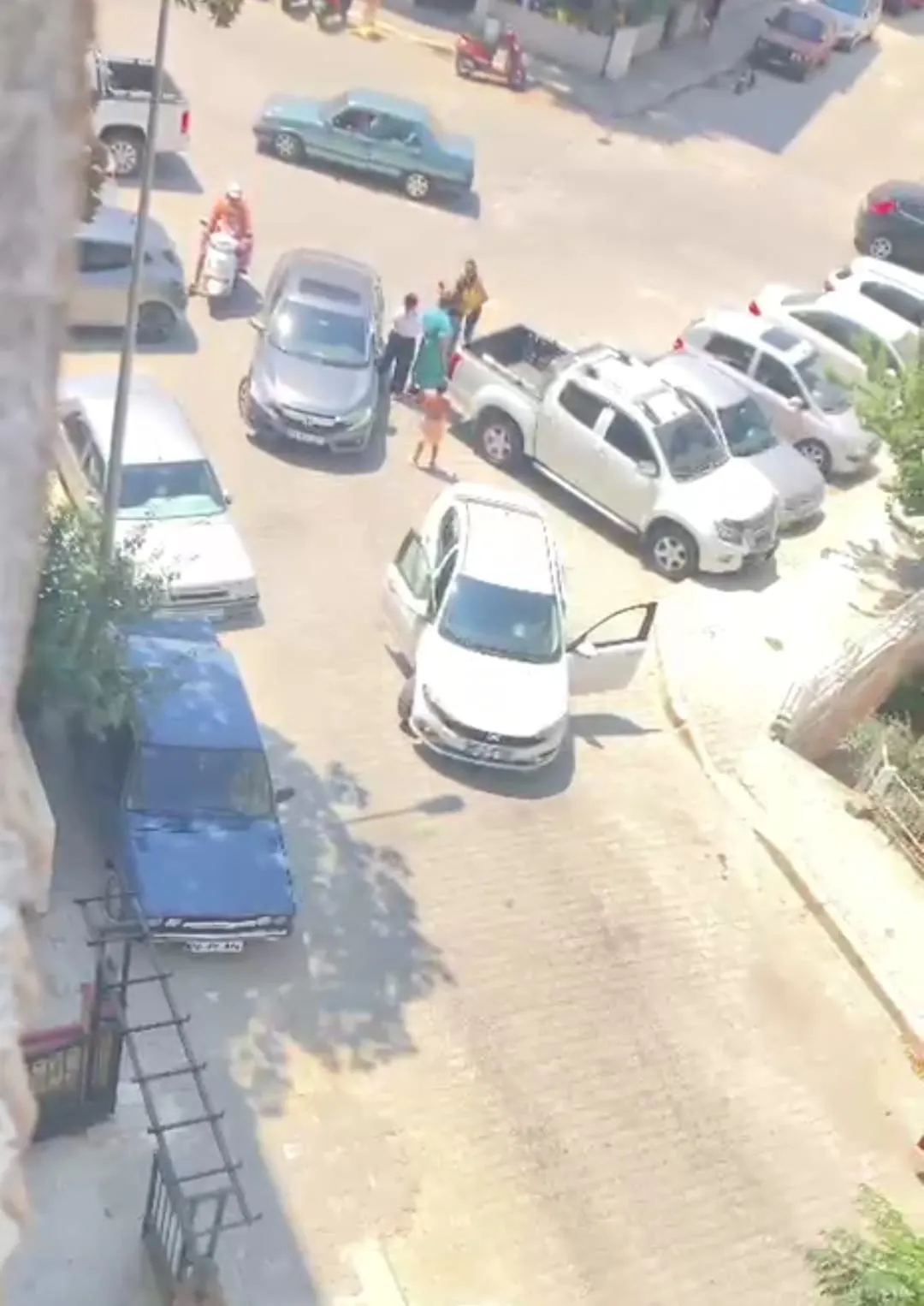 İzmir'de yol verme kavgası sürücülere pahalıya patladı