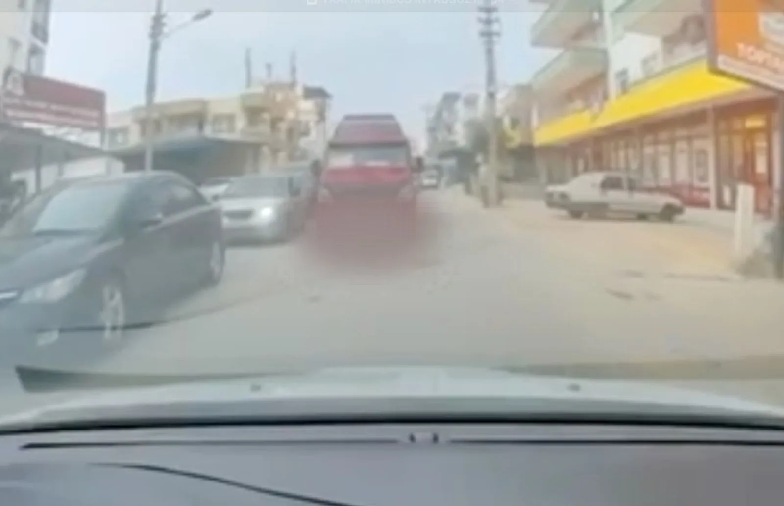 Mersin'de trafiği birbirine katan dolmuş şoförü yakayı ele verdi